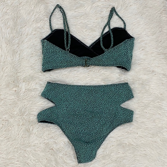 Beach Riot textured wrap bikini - Picture 5 of 7